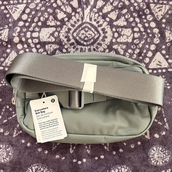 lululemon athletica Bags Lululemon Everywhere Belt Bag In Silver